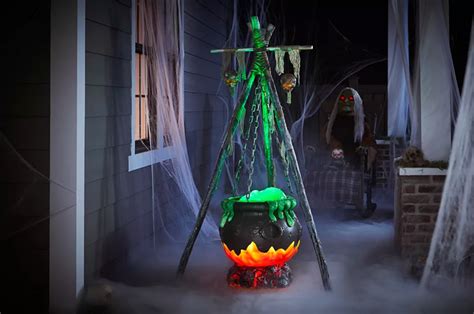Revolutionizing the Haunted House Industry with Witch Stirring Bubbling Cauldron Animatronics
